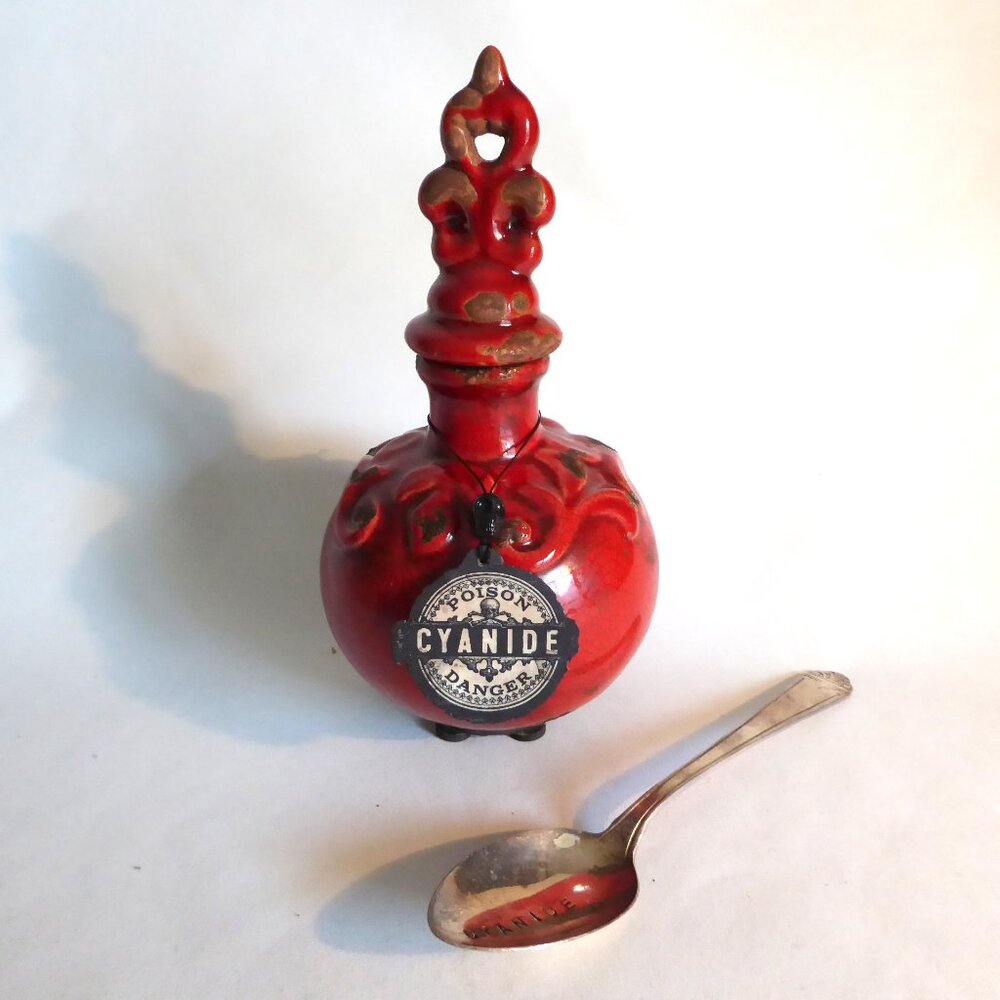 NEW APOTHECARY CYANIDE BOTTLE & SPOON GOTHIC ODDITY PROP HARRY POTTER